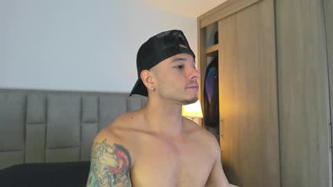 Snapshot of isaacsuarez chatting on February 9, 2026, 5:28 pm Isaac Surez online show from February 9, 2026, 5:28 pm