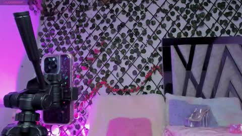 Snapshot of isabel_jamess chatting on February 20, 2026, 11:49 pm Isa online show from February 20, 2026, 11:49 pm