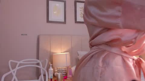 isabela__x online show from July 15, 2026, 11:37 am