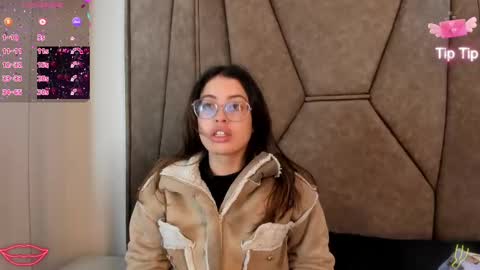 isabela Collins online show from September 30, 2025, 12:32 pm