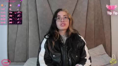 isabela Collins online show from November 15, 2025, 12:34 pm