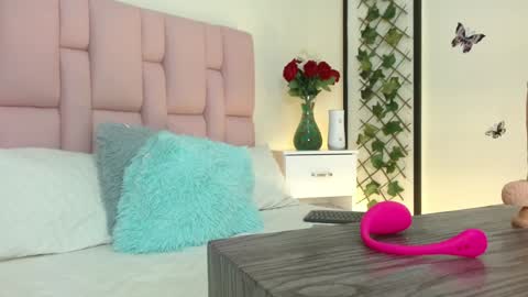 Snapshot of isabela_ferrer_ chatting on December 21, 2024, 4:14 pm I S A online show from December 21, 2024, 4:14 pm