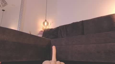 Isabela online show from December 15, 2025, 11:47 am