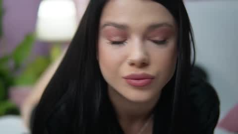  Isabel  online show from December 4, 2025, 6:38 pm