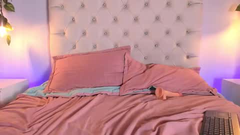   online show from October 14, 2025, 9:04 pm