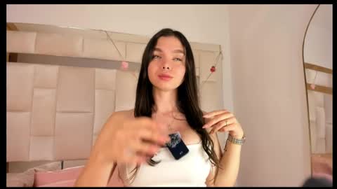 isabella_gomez11 online show from June 6, 2026, 11:31 pm