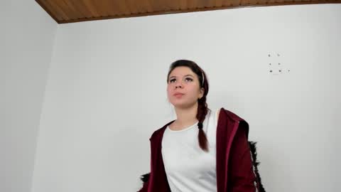 isabella_jaramillo online show from October 30, 2025, 12:17 pm