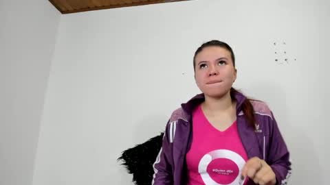 isabella_jaramillo online show from November 8, 2025, 12:05 pm