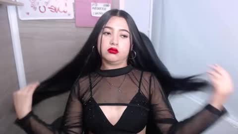 Snapshot of isabella_kovaa chatting on September 17, 2025, 7:59 pm Isa online show from September 17, 2025, 7:59 pm