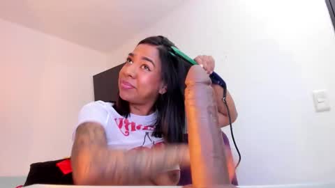 Snapshot of isabella_lopez_ chatting on February 6, 2026, 5:27 pm Isabel Lopez online show from February 6, 2026, 5:27 pm