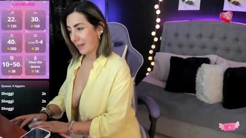 Snapshot of isabella_lt chatting on January 28, 2025, 5:24 pm online show from January 28, 2025, 5:24 pm