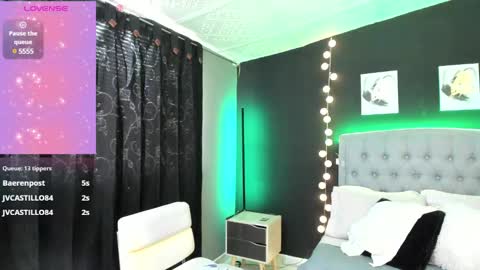 Snapshot of isabella_lt chatting on February 5, 2025, 8:25 pm online show from February 5, 2025, 8:25 pm