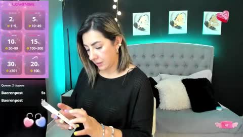 Snapshot of isabella_lt chatting on February 7, 2025, 8:20 pm online show from February 7, 2025, 8:20 pm