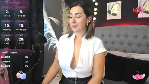 Snapshot of isabella_lt chatting on February 25, 2025, 8:19 pm online show from February 25, 2025, 8:19 pm