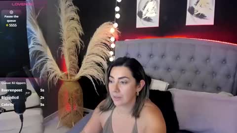Snapshot of isabella_lt chatting on March 5, 2025, 8:32 pm online show from March 5, 2025, 8:32 pm