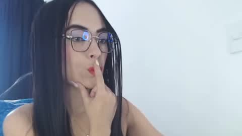 isabella_piercee online show from June 22, 2026, 7:33 pm