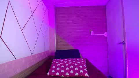 isabella_roseee online show from November 21, 2025, 9:13 pm