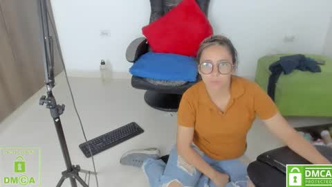 Snapshot of isabella_sweett_ chatting on December 13, 2024, 3:38 am Isabella online show from December 13, 2024, 3:38 am