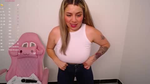 Snapshot of isabella_wish1 chatting on March 4, 2026, 2:17 am isabella_wish1 online show from March 4, 2026, 2:17 am