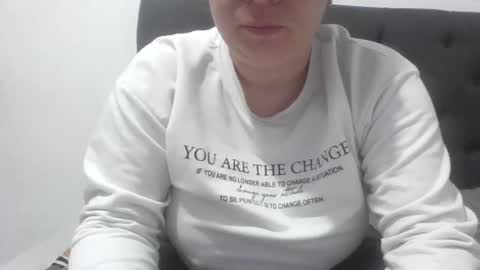 isabellaa_hills_ online show from November 15, 2025, 2:57 pm