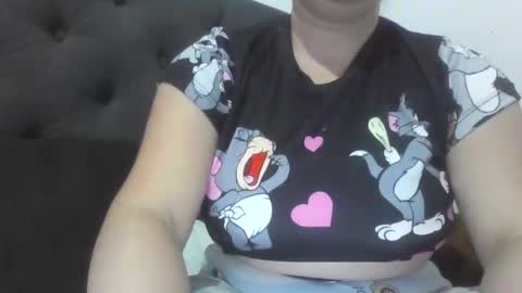 isabellaa_hills_ online show from January 8, 2026, 5:48 pm