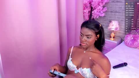 Snapshot of isabellabroms21 chatting on March 6, 2025, 1:37 am v online show from March 6, 2025, 1:37 am