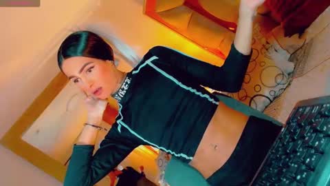 isabellagirs online show from October 29, 2025, 6:37 am