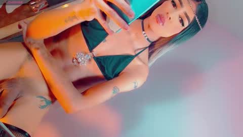 isabellagirs online show from December 22, 2025, 1:19 pm