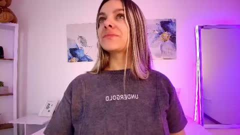 Isabella  online show from June 15, 2026, 1:35 pm