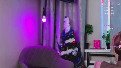 Snapshot of isabellakin chatting on December 18, 2025, 9:48 am Hi Im Bella online show from December 18, 2025, 9:48 am