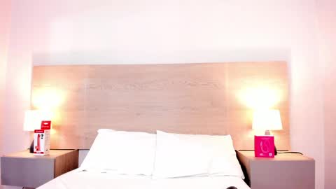 isabellathomass online show from May 25, 2026, 7:20 pm