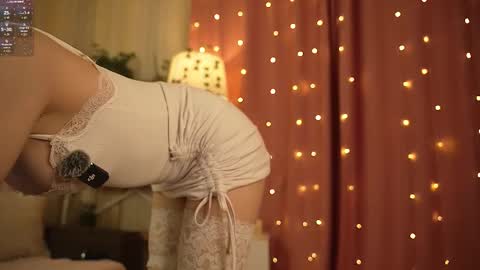 Snapshot of isabellatorrance chatting on November 15, 2025, 3:59 am Bella online show from November 15, 2025, 3:59 am