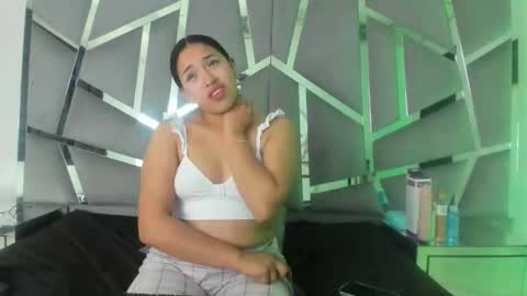 Snapshot of isabellrodriguez18 chatting on January 14, 2025, 10:48 am isabellrodriguez18 online show from January 14, 2025, 10:48 am