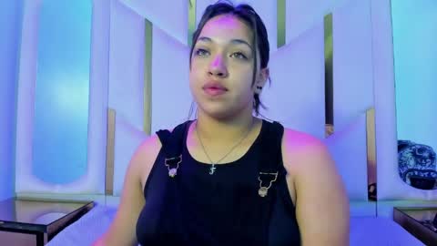 isabellrodriguez18 online show from April 17, 2026, 4:04 am