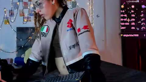 Snapshot of isangel_ chatting on February 3, 2026, 6:40 am Isabela online show from February 3, 2026, 6:40 am