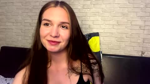 Snapshot of isarayner chatting on May 25, 2026, 5:52 pm Vita online show from May 25, 2026, 5:52 pm