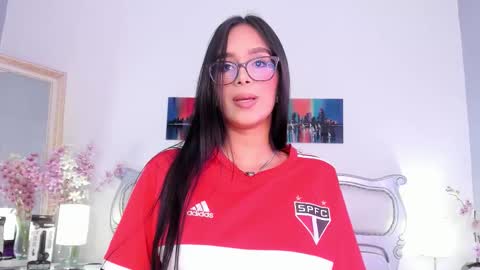 Snapshot of isasaenz_ chatting on November 15, 2025, 6:15 pm Isa Saenz online show from November 15, 2025, 6:15 pm