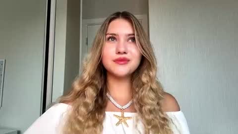 Snapshot of iselabruun chatting on August 5, 2026, 11:57 am Isel online show from August 5, 2026, 11:57 am