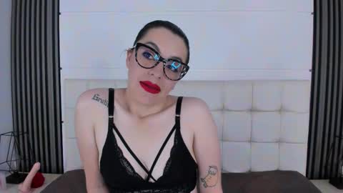 Isis Noir online show from November 22, 2025, 11:31 am