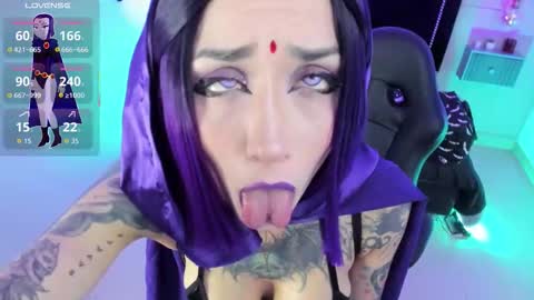 Isis Raichu online show from November 25, 2025, 9:15 pm