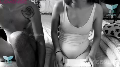 Isis SUN online show from November 4, 2025, 3:33 pm