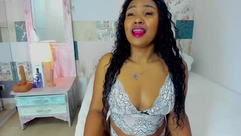 Snapshot of isla_scott chatting on January 12, 2025, 11:17 am Vanessa online show from January 12, 2025, 11:17 am