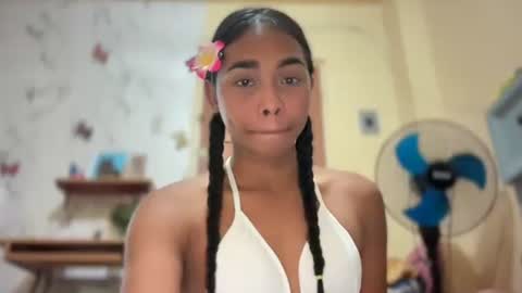 Snapshot of island_girlxxx chatting on June 10, 2026, 12:15 pm Alona online show from June 10, 2026, 12:15 pm
