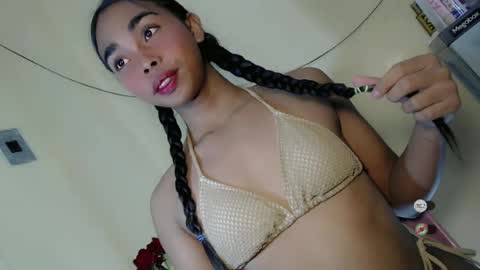 Snapshot of island_girlxxx chatting on June 19, 2026, 12:42 pm Alona online show from June 19, 2026, 12:42 pm