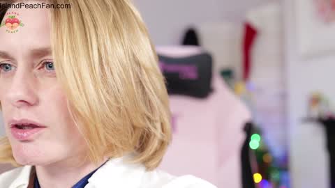 Snapshot of island_peach chatting on December 20, 2025, 3:08 pm Lou Peaches online show from December 20, 2025, 3:08 pm