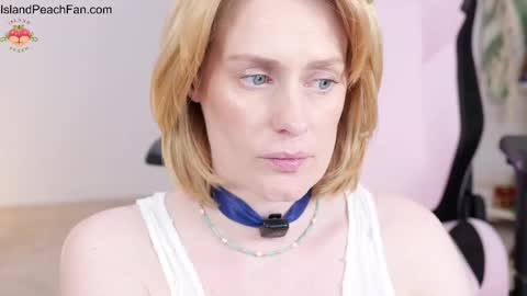 Snapshot of island_peach chatting on April 13, 2026, 9:48 am Lou Peaches online show from April 13, 2026, 9:48 am