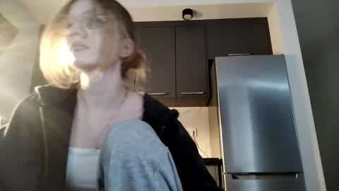 Mia online show from April 8, 2026, 5:13 pm