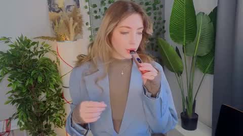 Snapshot of isobelsteinger chatting on February 4, 2026, 6:19 am Emilia online show from February 4, 2026, 6:19 am