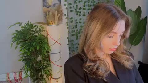 Snapshot of isobelsteinger chatting on February 5, 2026, 6:18 am Emilia online show from February 5, 2026, 6:18 am