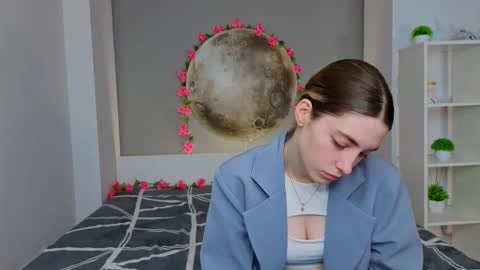 Snapshot of isobelsteinger chatting on February 15, 2026, 6:10 am Emilia online show from February 15, 2026, 6:10 am